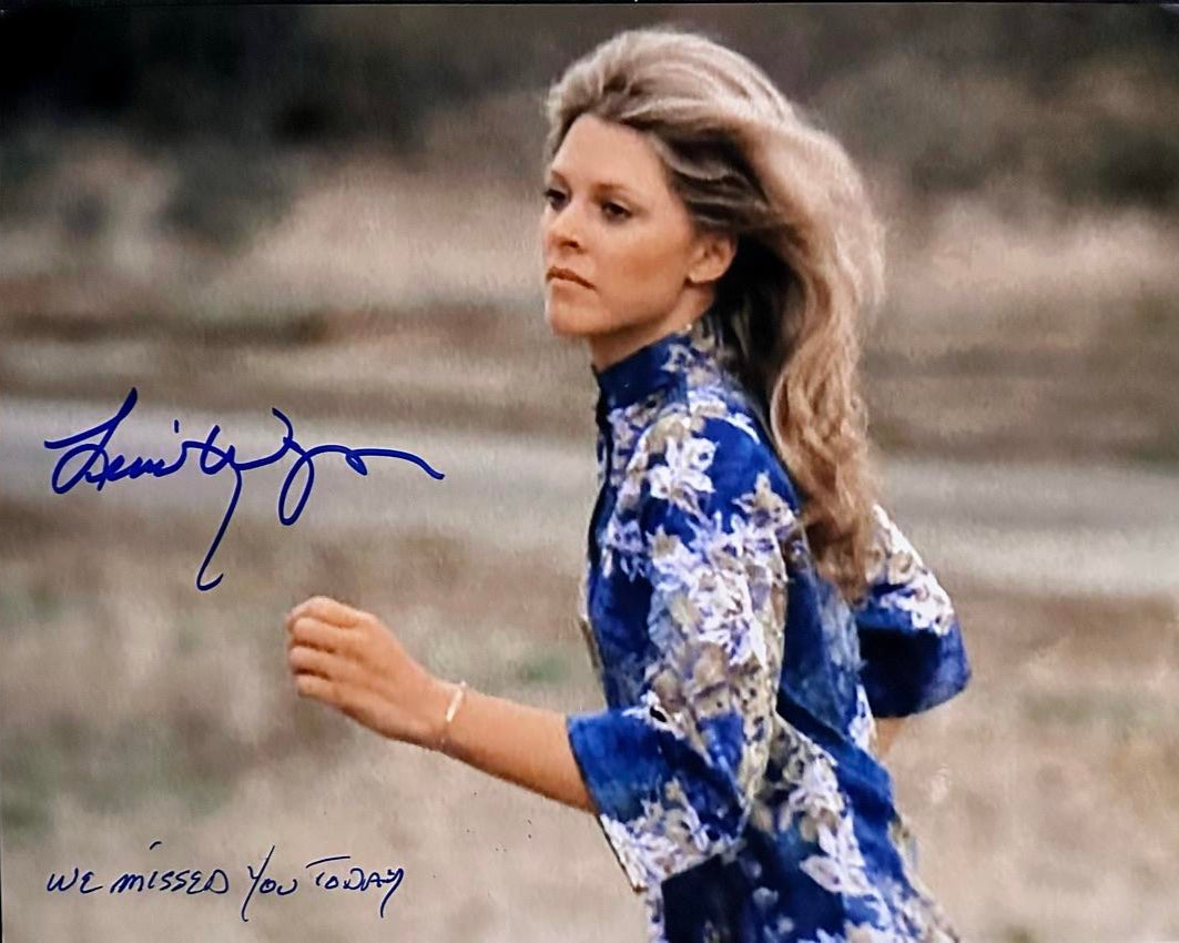 Lindsey Wagner Signed 8x10 Photo (The Bionic Woman) - JSA COA #02